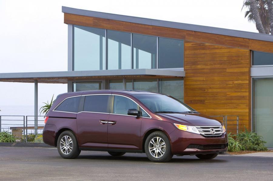  Honda Odyssey Touring Elite 2011 года  (фото 16 из 19)